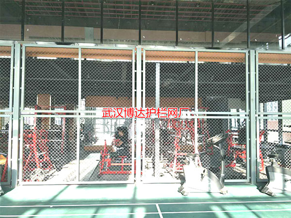 武昌關山大道融科天城健身俱樂部籃球場圍欄